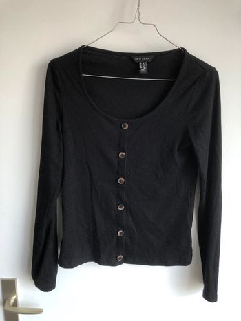 Haut noir boutons