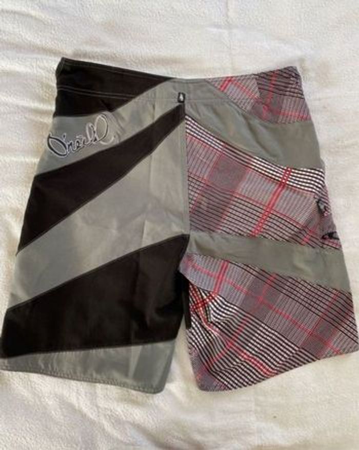 Short de bain oneill taille 44, 34 américaine - photo numéro 2