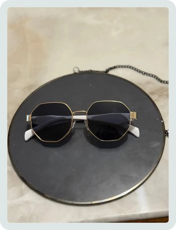 Lunette de soleil noire/blanche