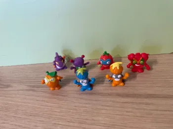 Lot de figurines SuperZings
