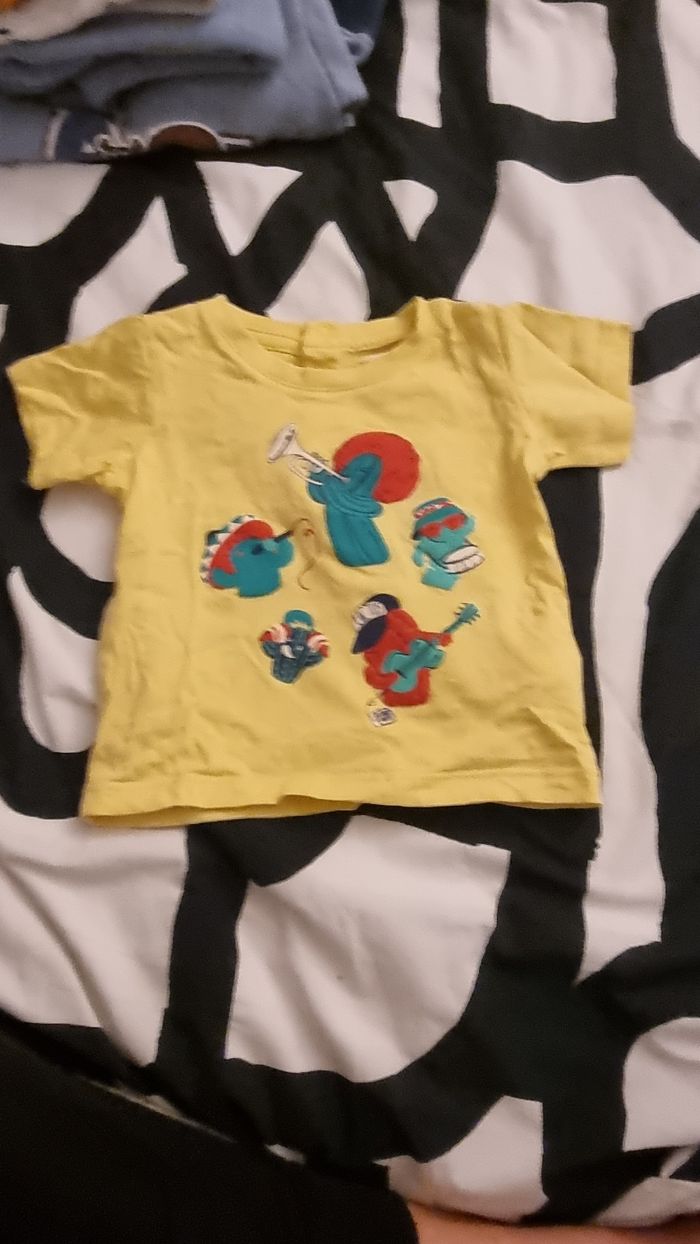 Teeshirt jaune Taille 6 mois Du pareil ..au même
