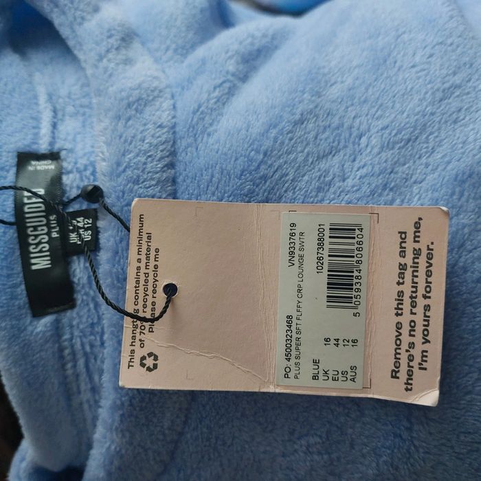 Joli pull court neuf bien pour taille 40 ou 42 - photo numéro 4