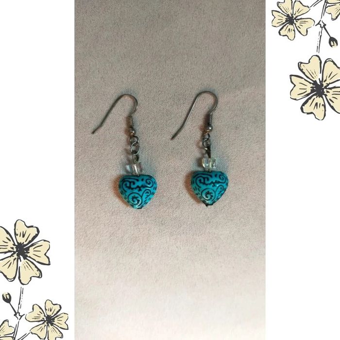 Boucles d’oreilles pendantes – cœur turquoise à motifs noirs - photo numéro 9