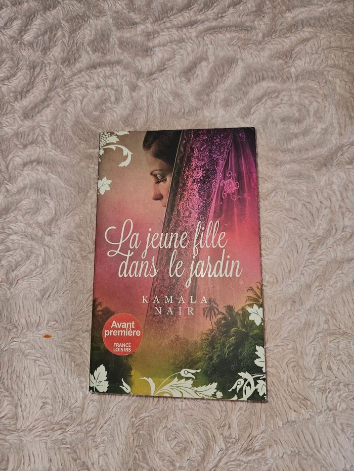 Livre la jeune fille dans le jardin