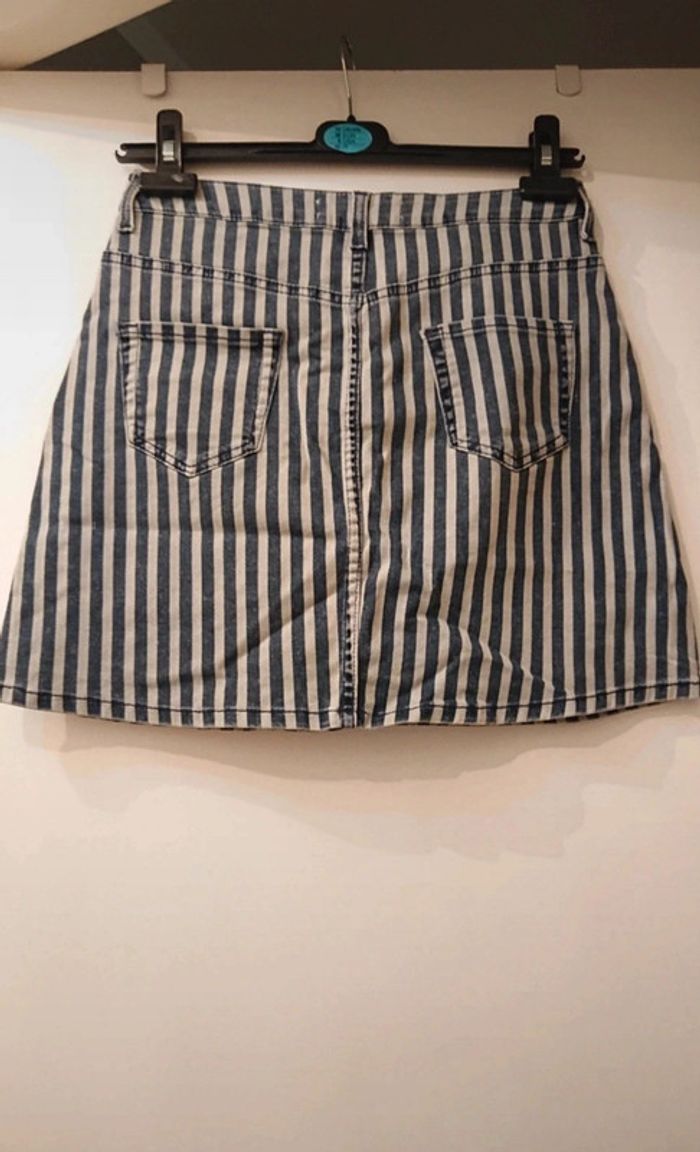 Mini jupe rayé bleu et blanche - photo numéro 2