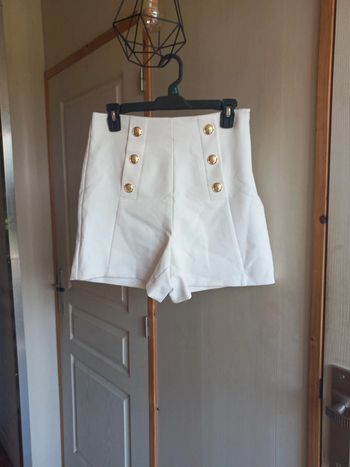 Short blanc