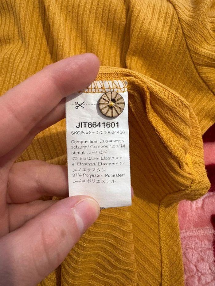 Tee-shirts couleur moutarde - photo numéro 6