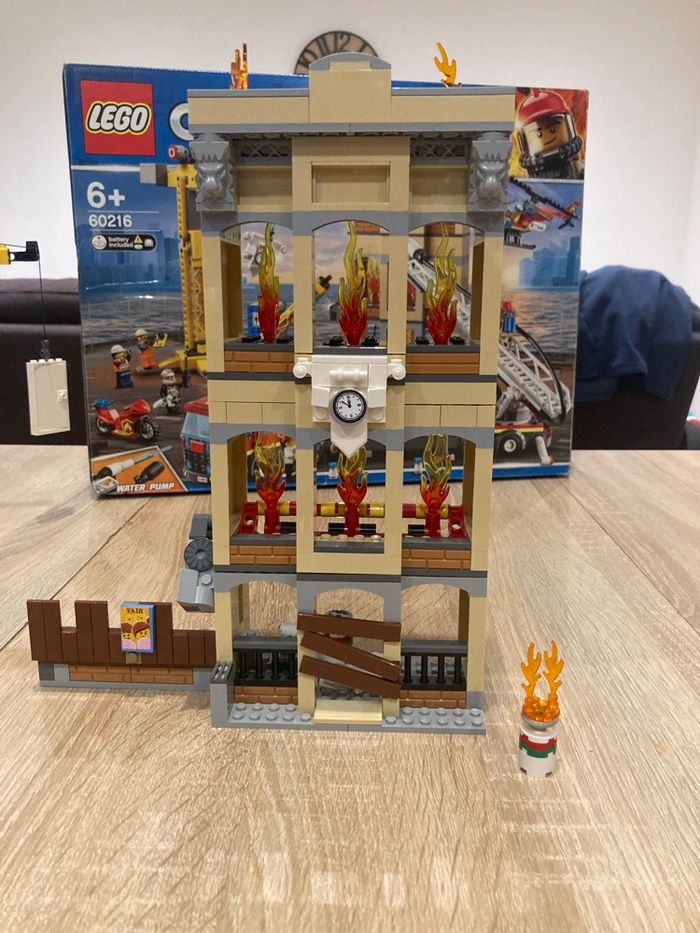 Lego 60216 Les pompiers du centre ville - photo numéro 6