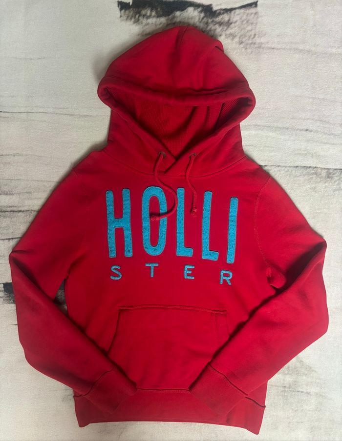 Sweat à capuche Hollister taille M rouge bordeaux logo brodé bleu clair - photo numéro 3