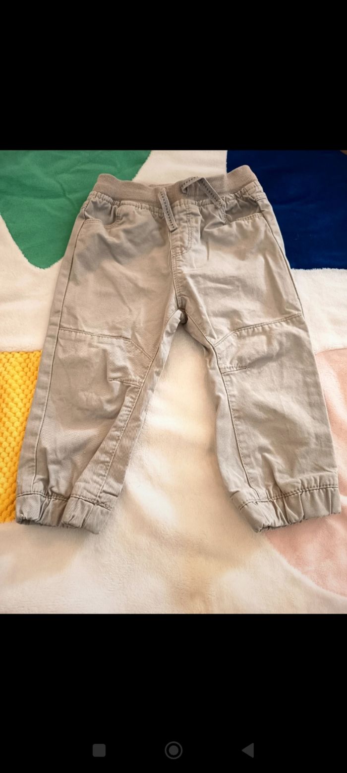 Pantalons très bon état 18 mois - photo numéro 2