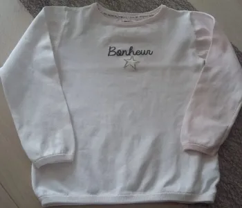 pull tape à l'oeil "bonheur" rose poudré 5 ans en très bon état