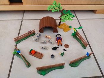 Playmobil ferme éleveur de cochons et enclos