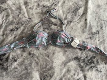 Haut de bikini neuf avec étiquette