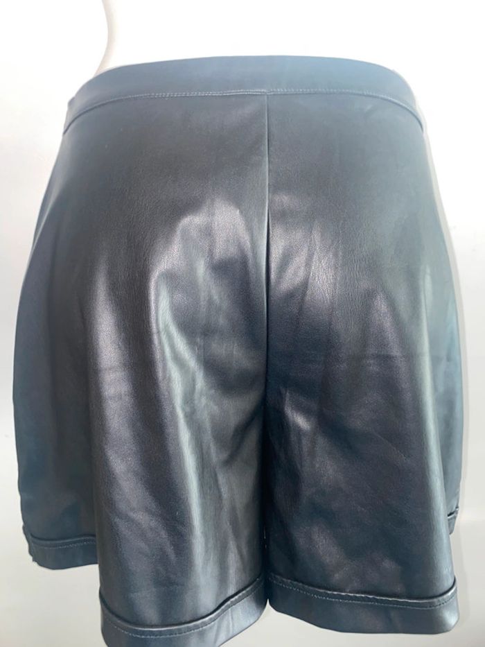 Short simili cuir taille L - photo numéro 5