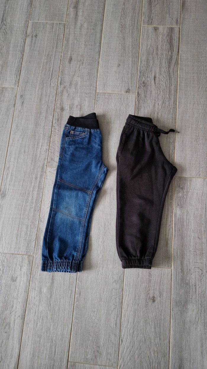 Lot 2 pantalons taille 4 ans