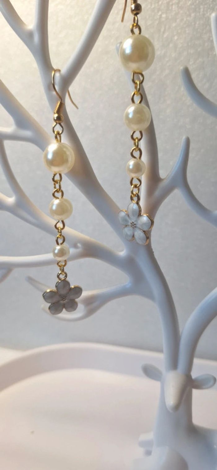 Boucles d’oreilles perles & fleurs - photo numéro 3