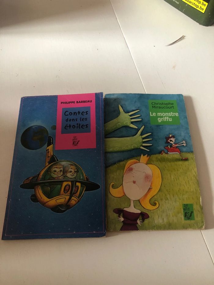 Livre contres Dans les étoiles plus le monstre griffu