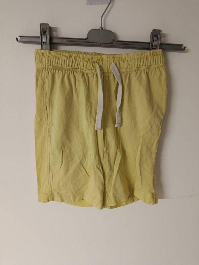 Short jaune