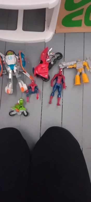 Lot de figurines diverses en bon état général