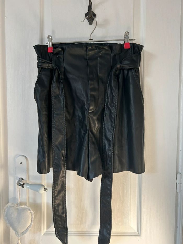 Short en cuir