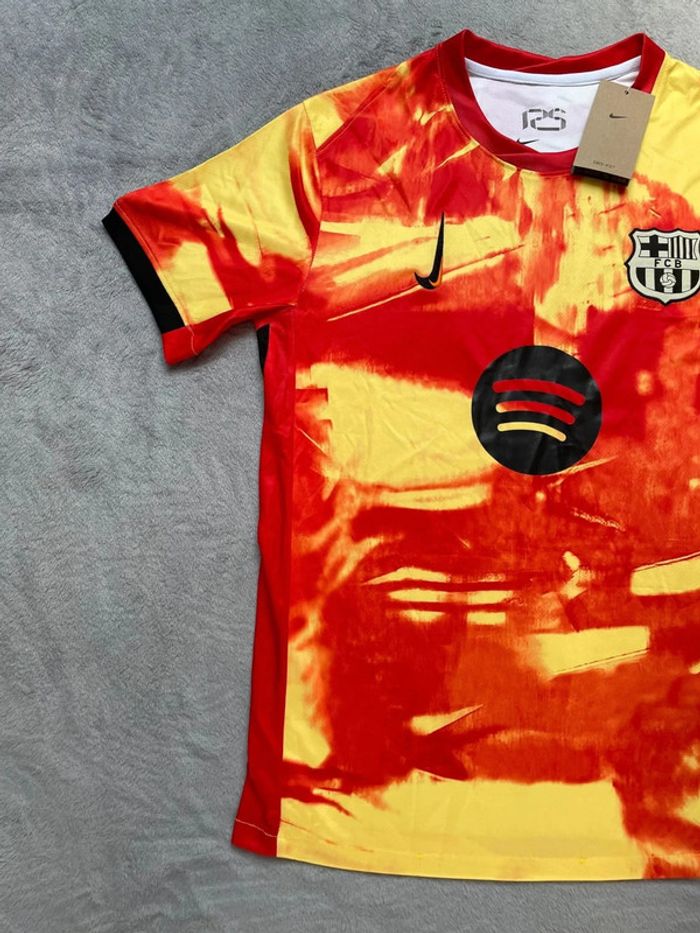 Maillot concept foot Barcelone jaune rouge édition Flamme taille M - photo numéro 2