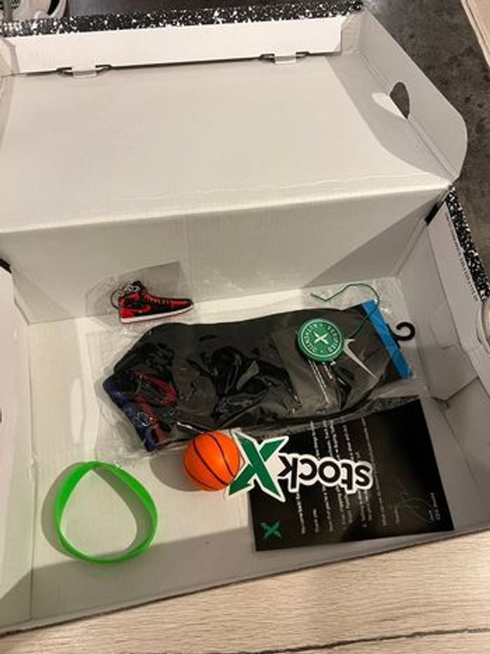 Air Jordan 4 - Military Black ⚪️⚫️ - photo numéro 2