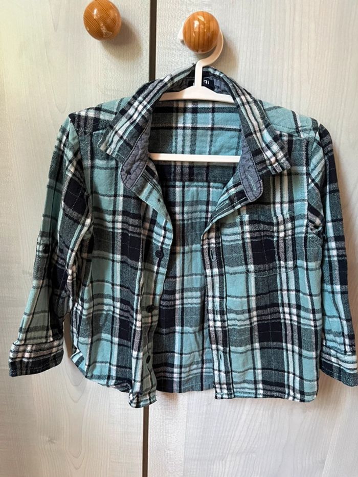 Chemise à carreaux bleu et noir