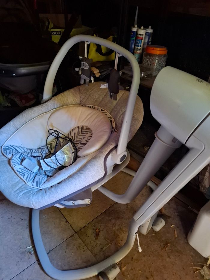 Balancelle électrique bébé