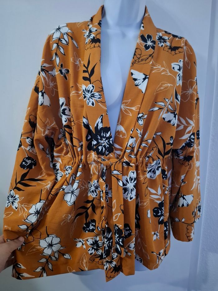 Kimono veste légère taille 36 rn très non état - photo numéro 4