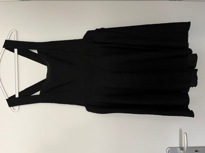 Robe noire SHEIN 1XL – dos croisé élégant, grande taille, bon état