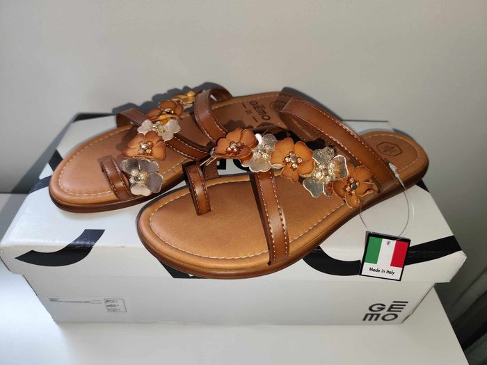 Paire de mules plates à fleurs Gemo , pointure 36 , neuves en boite - photo numéro 5