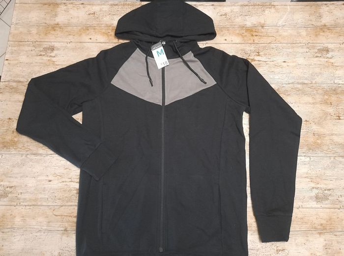 Veste zippée à capuche neuve étiquetée taille M