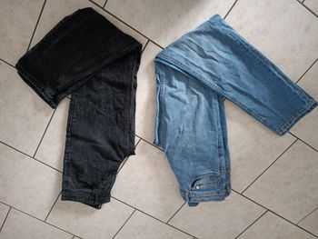 Lot de deux jeans taille S ado/homme