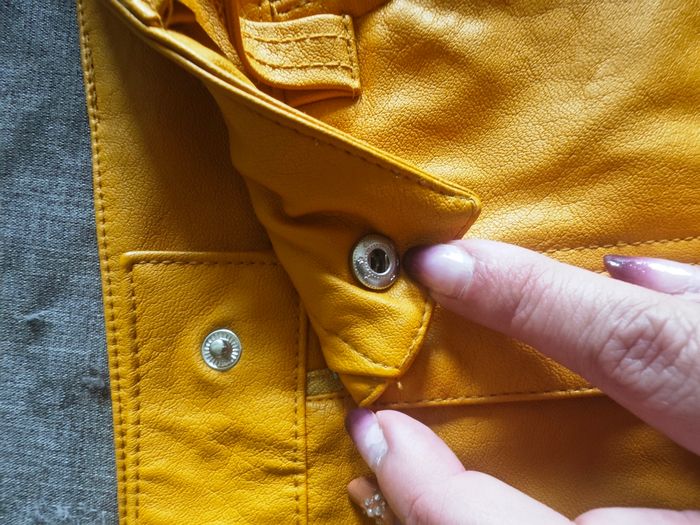 Jupe en simili  taille S parfait état - photo numéro 3