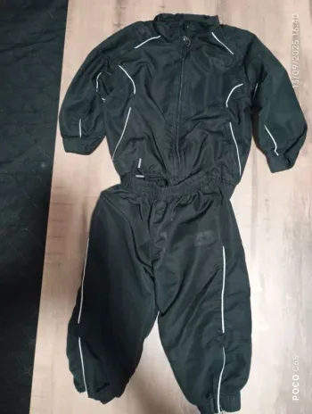 Survêtement Airness taille 6/9 mois, noir.