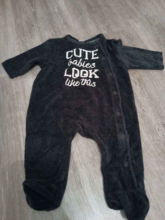 Pyjama 3 mois neuf sans étiquette