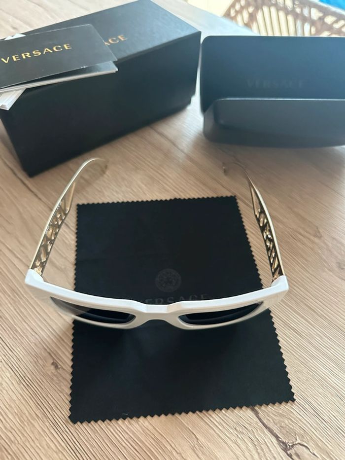 Lunettes Versace porté deux fois - photo numéro 4