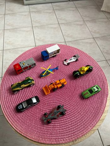 Lot de 9 voitures et 1 hélicoptère