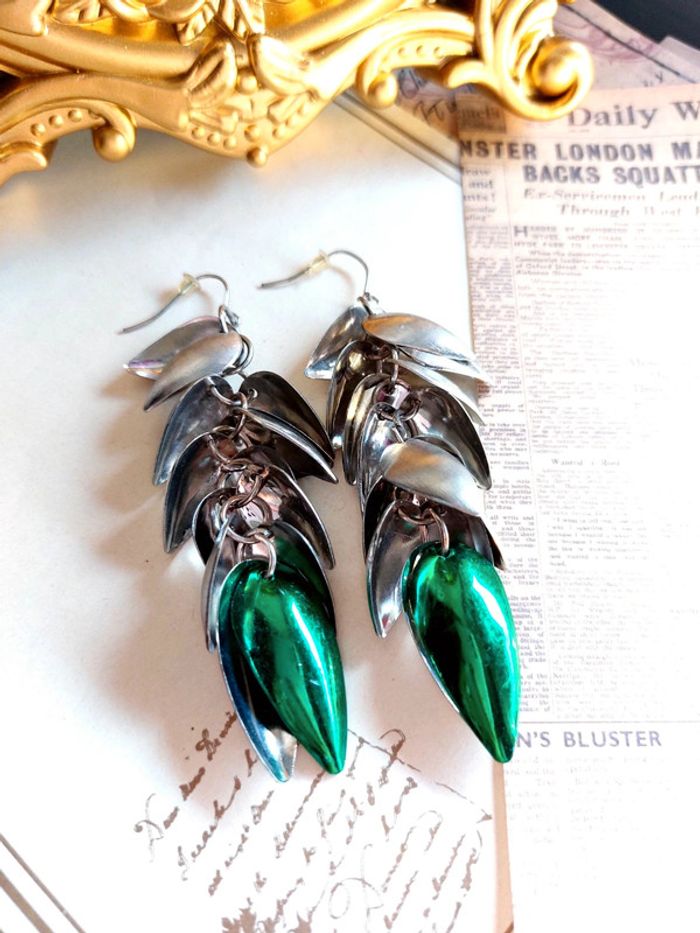 Magnifique paire de boucles d'oreilles pendantes vintage - photo numéro 2