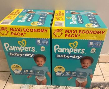 Deux maxi économique Pampers taille 5