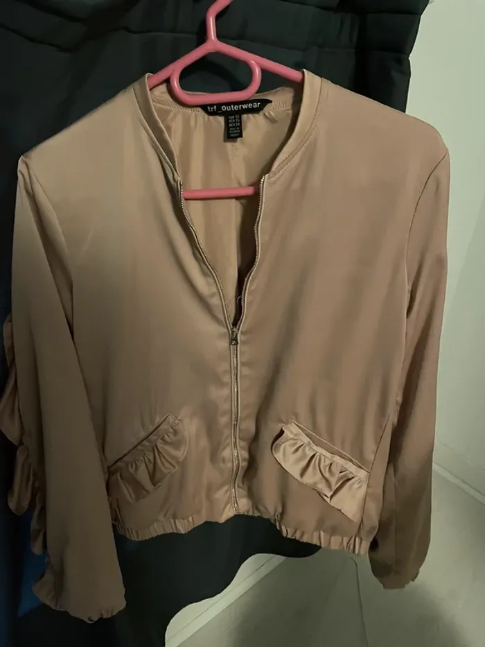 Veste satin rose poudré