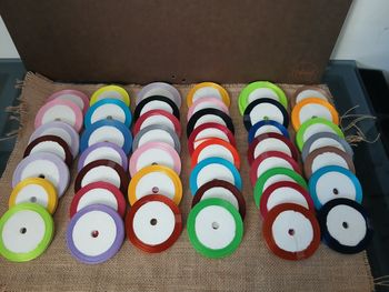 Lot de 44 rouleaux de ruban satin multicolore