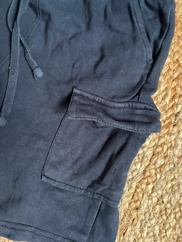 Short décontracté bleu marine 5-6 ans tbe - photo numéro 2