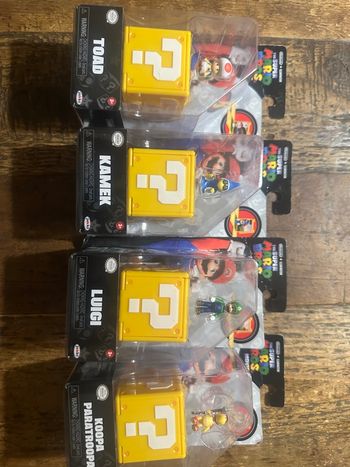 4 figurines mario 