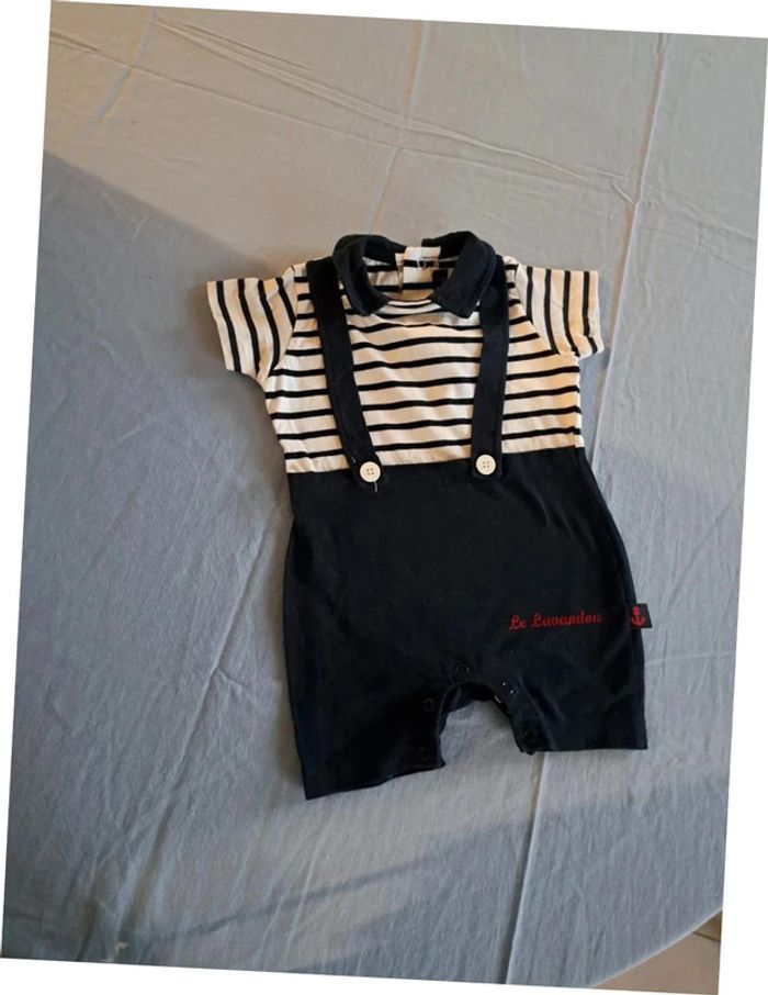 Superbe tenu marine grenouillère les petits cœurs de la mer