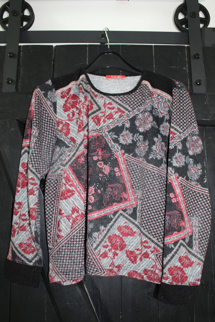 Pull fin noir, gris et rouge - photo numéro 6