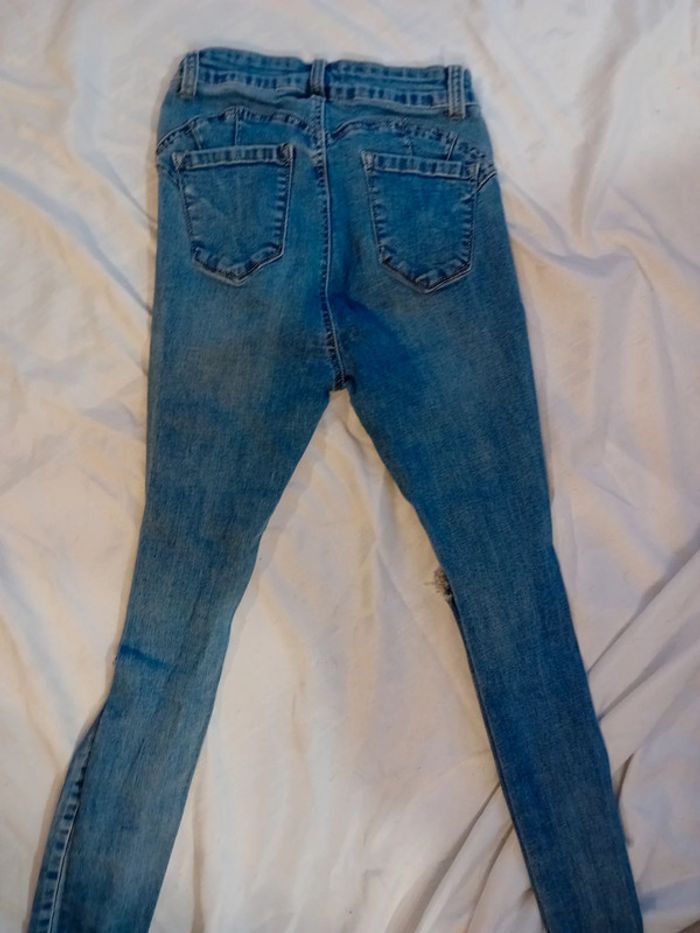 Jeans troué - photo numéro 7
