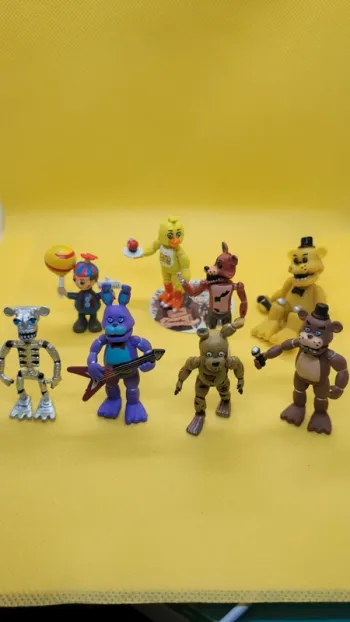 Lot de 8 petites figurines fnaf