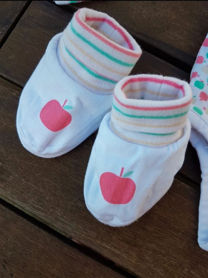 Lot Ensemble naissance Body Bonnet Chaussons 0/3m et Pyjama 1m - photo numéro 6