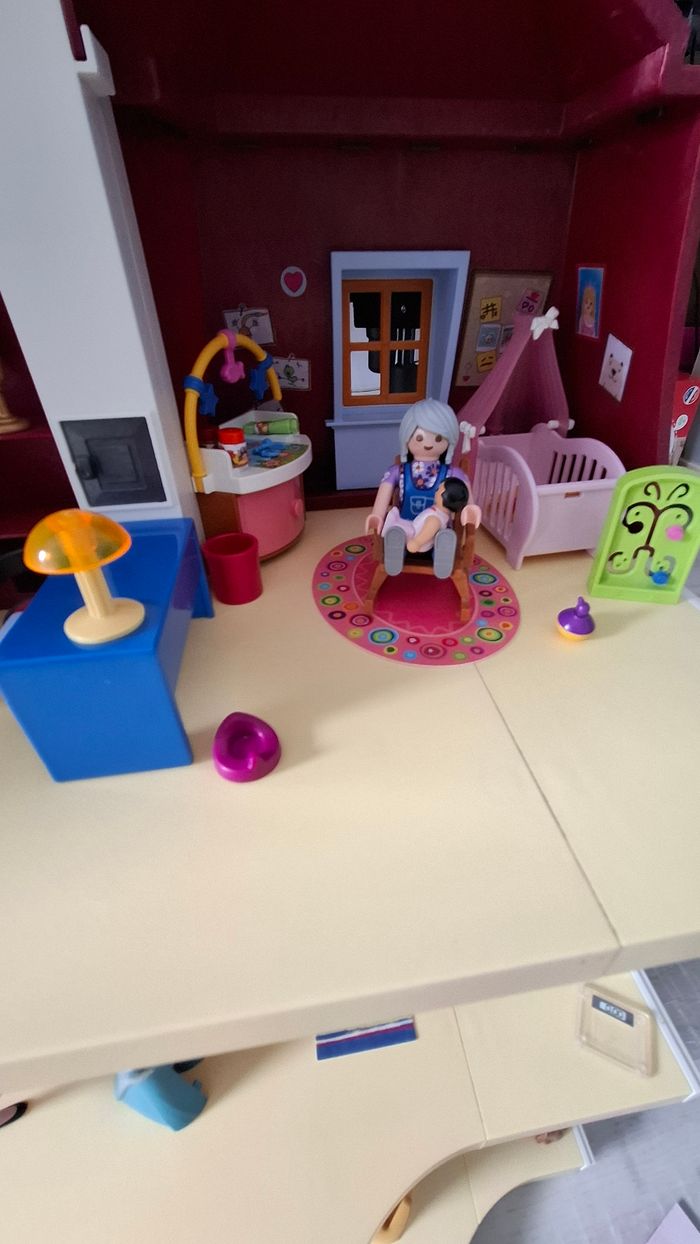 Maison Traditionnelle et tout ses aménagements Playmobil Lot quasiment complet. - photo numéro 7